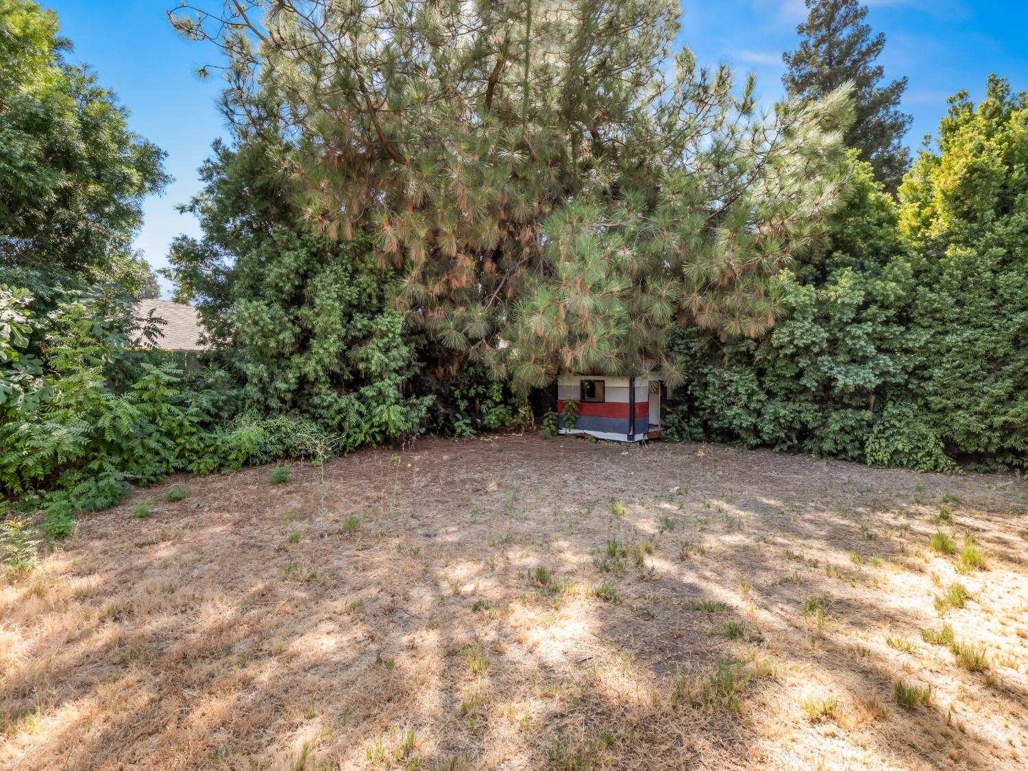 1563 E Fallbrook Ave, Fresno, CA 93720