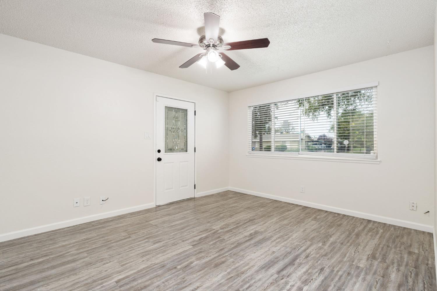 3576 N Marks Ave, Fresno, CA 93722