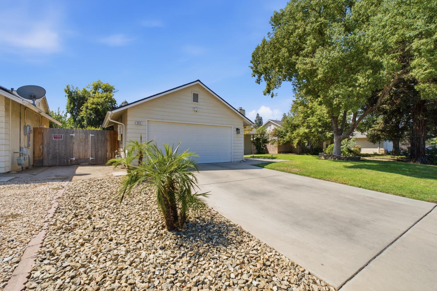 351 W Stanley Ave, Reedley, CA 93654