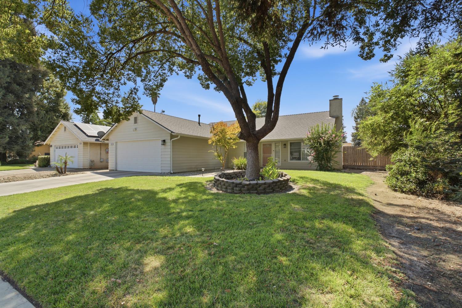 351 W Stanley Ave, Reedley, CA 93654