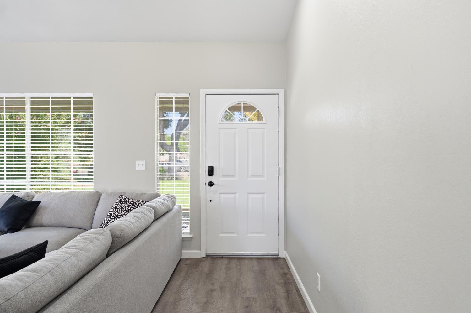 351 W Stanley Ave, Reedley, CA 93654
