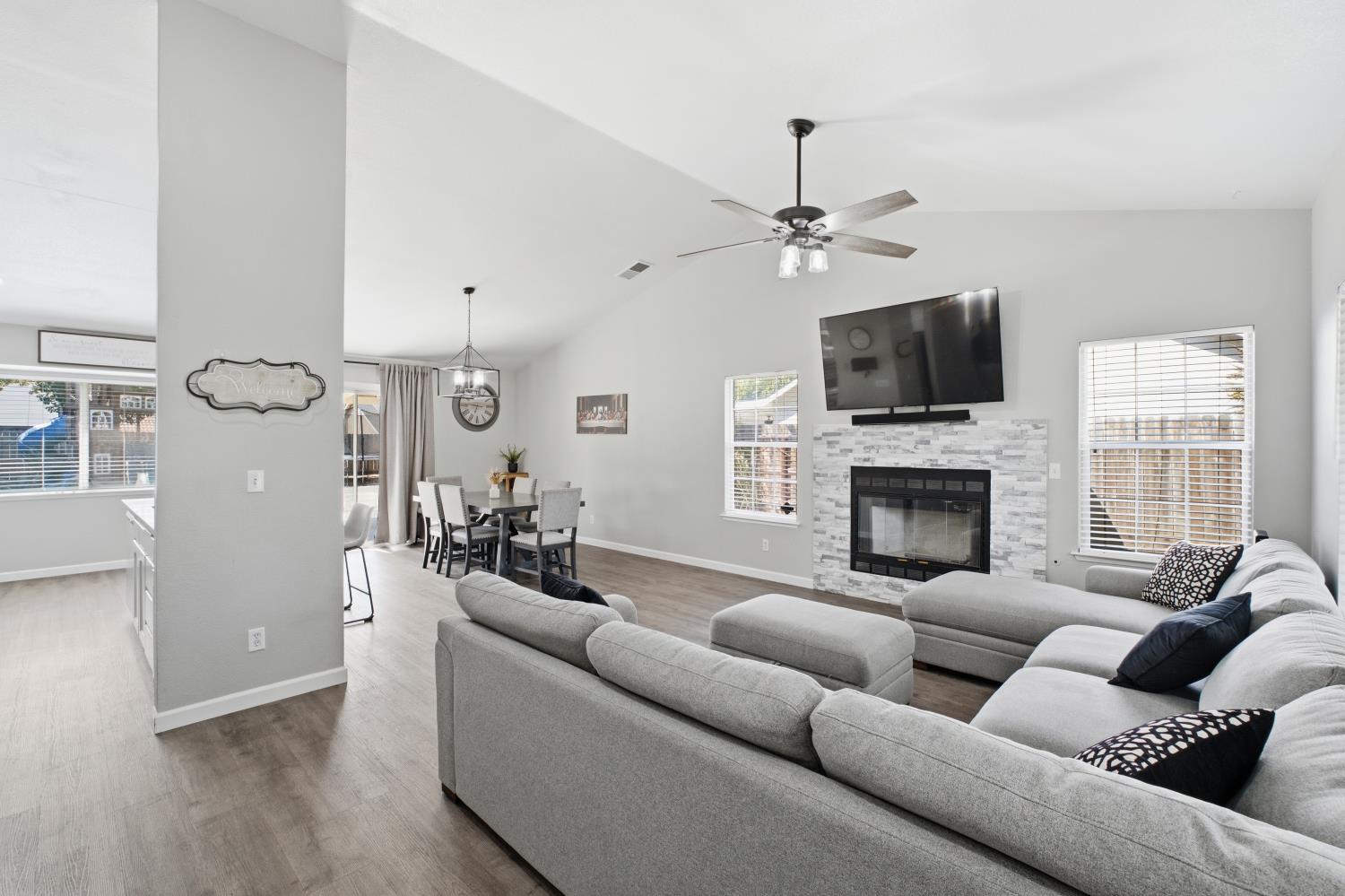 351 W Stanley Ave, Reedley, CA 93654