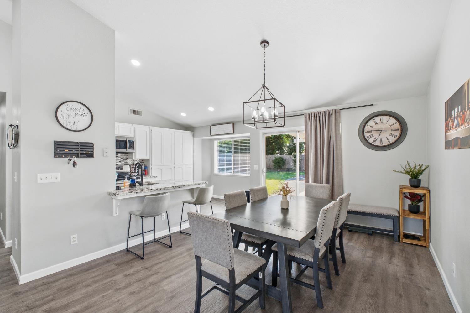 351 W Stanley Ave, Reedley, CA 93654