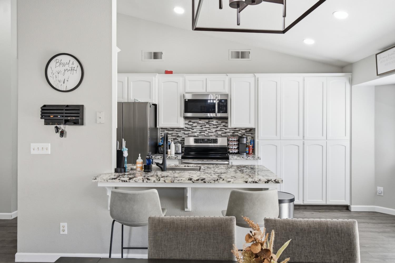 351 W Stanley Ave, Reedley, CA 93654