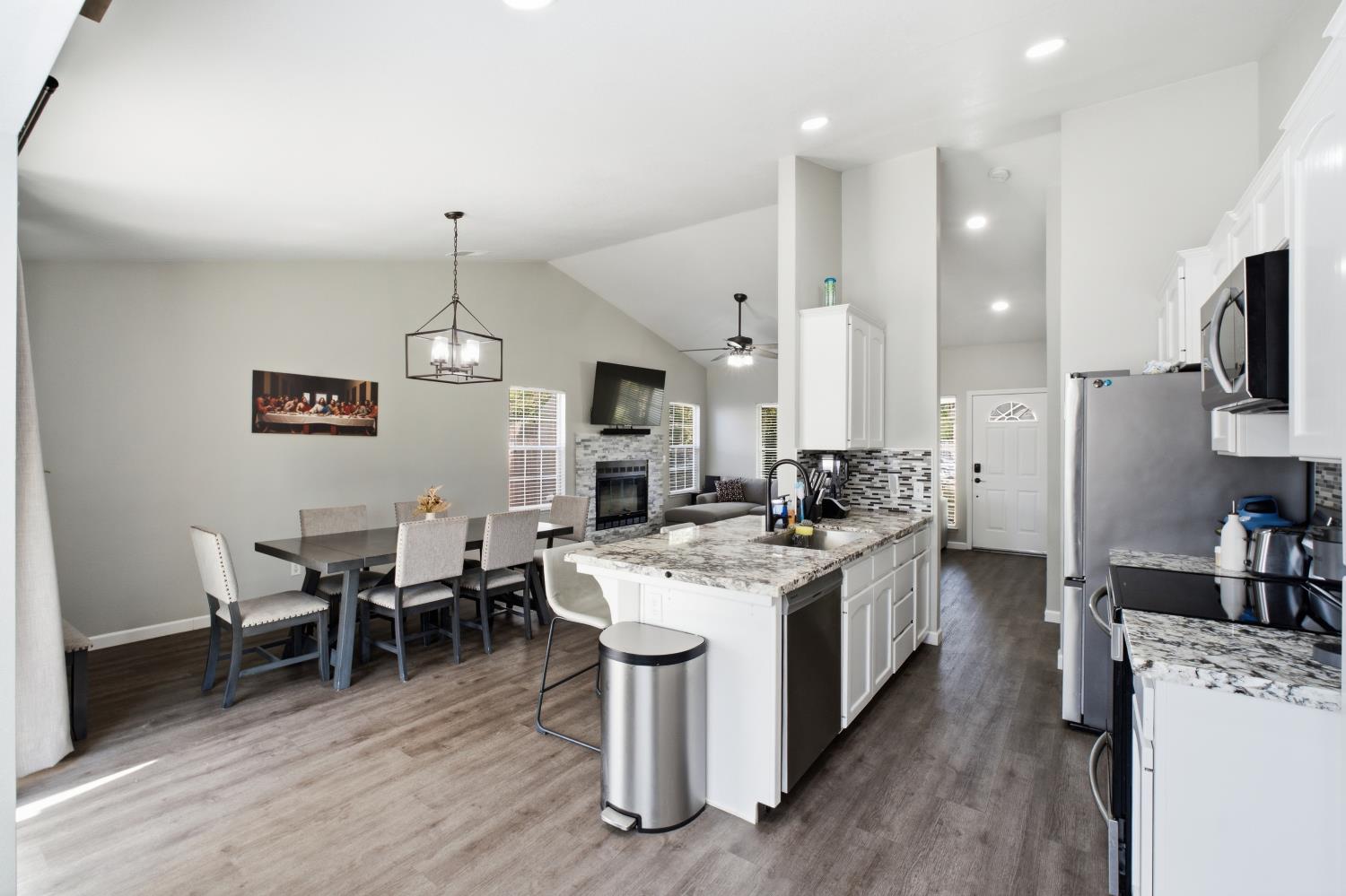 351 W Stanley Ave, Reedley, CA 93654