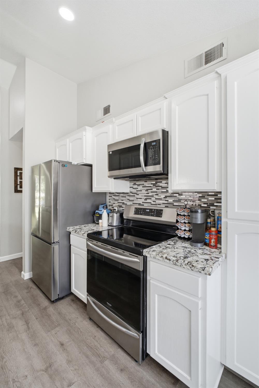 351 W Stanley Ave, Reedley, CA 93654