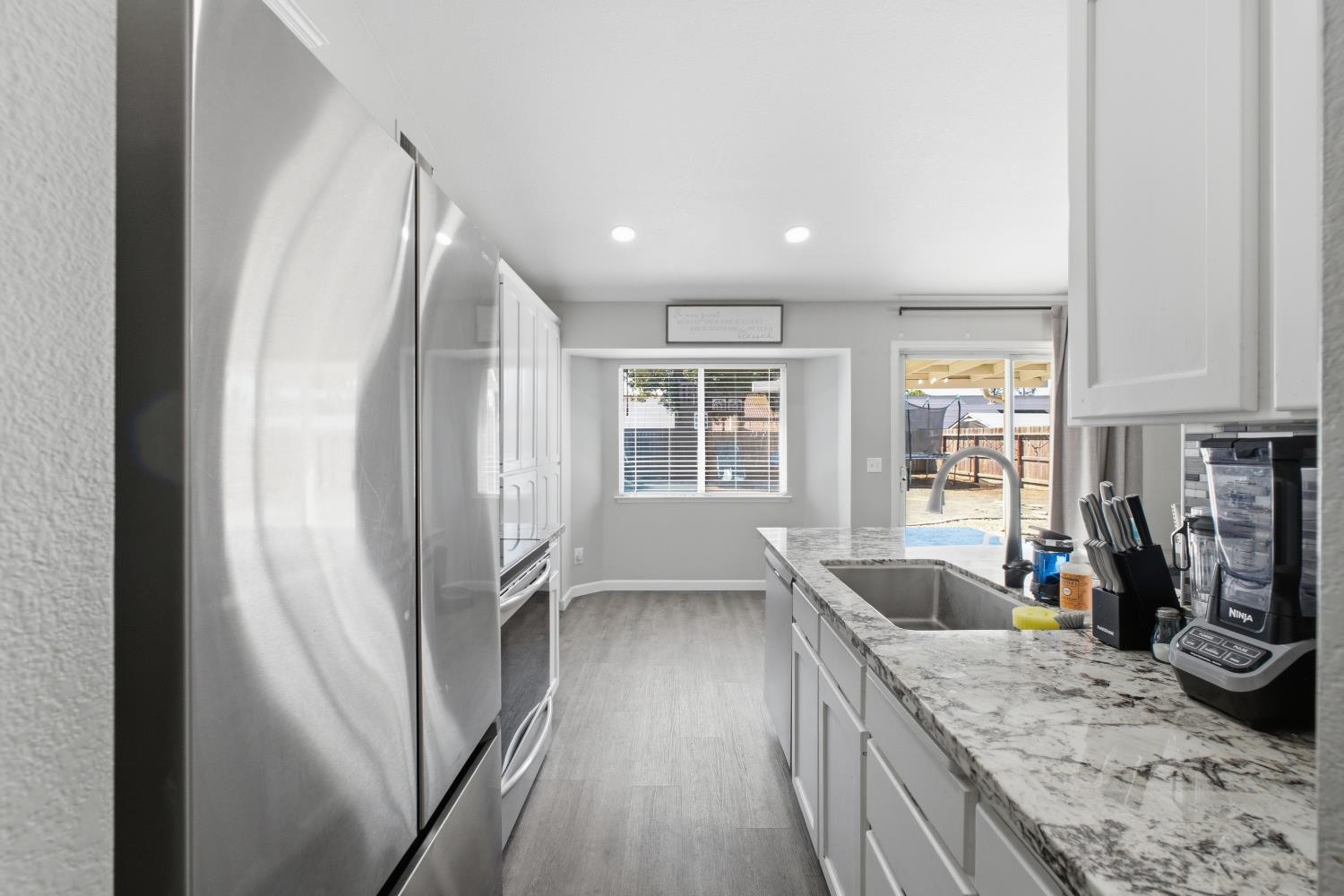 351 W Stanley Ave, Reedley, CA 93654