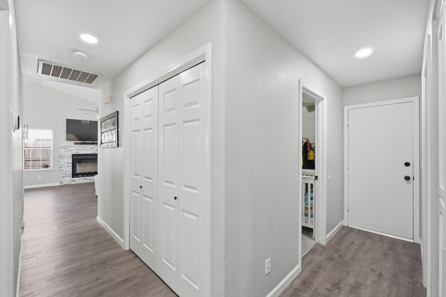 351 W Stanley Ave, Reedley, CA 93654