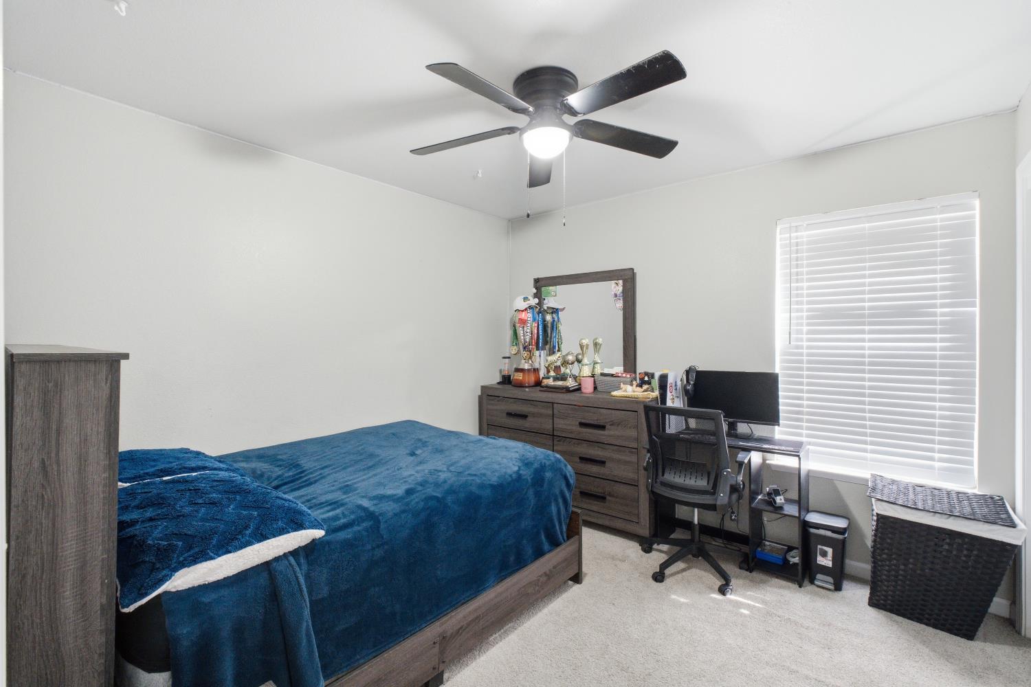 351 W Stanley Ave, Reedley, CA 93654