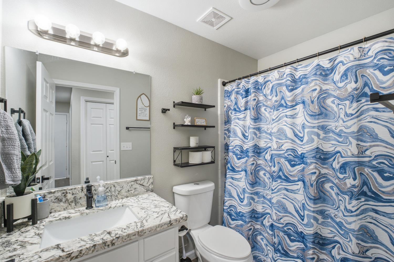 351 W Stanley Ave, Reedley, CA 93654