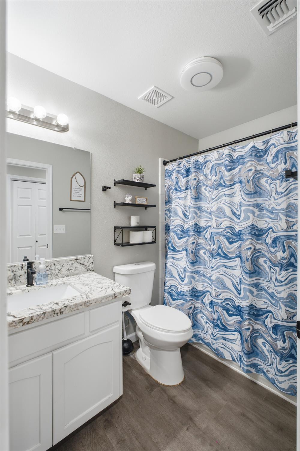 351 W Stanley Ave, Reedley, CA 93654