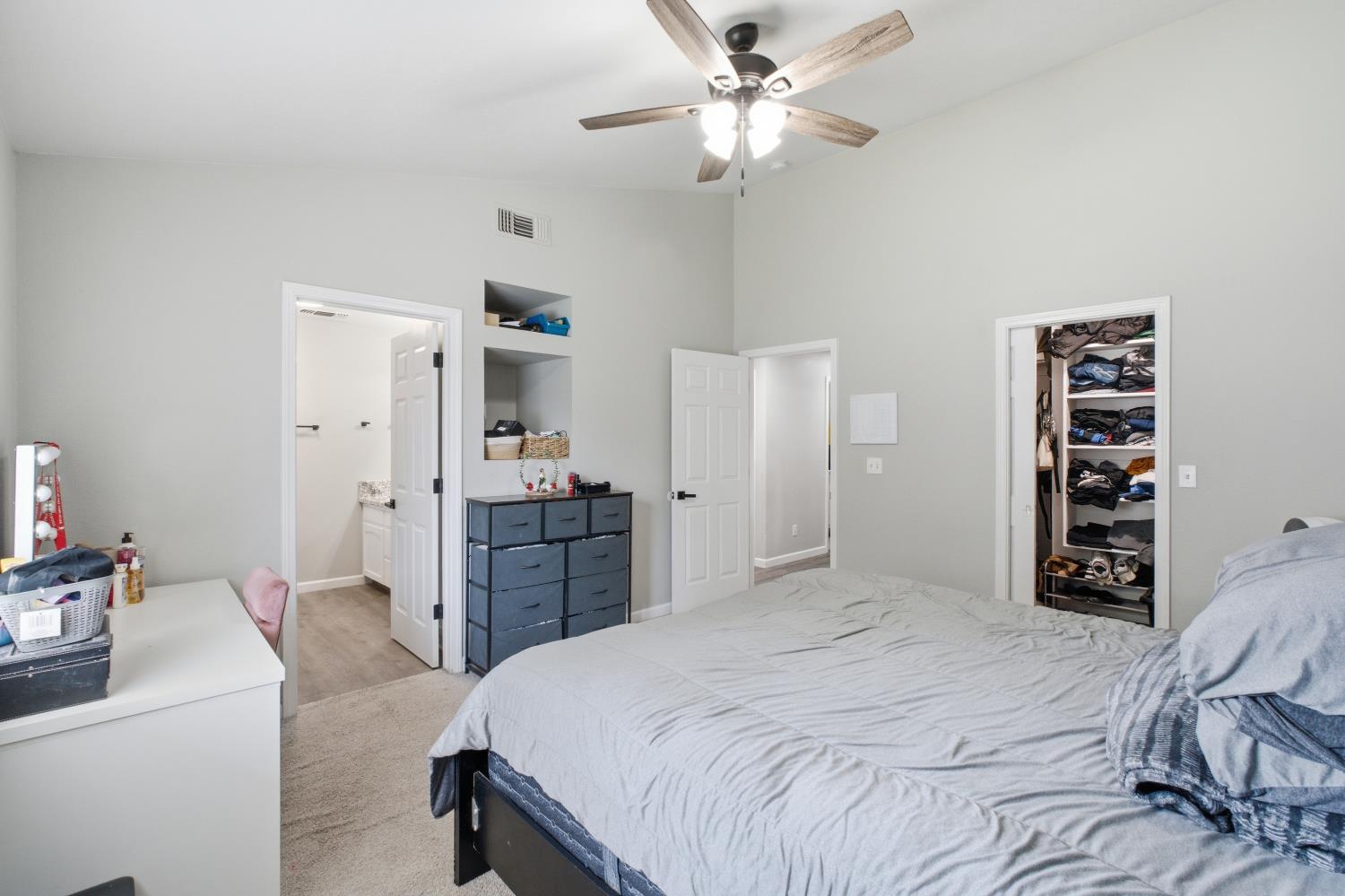 351 W Stanley Ave, Reedley, CA 93654