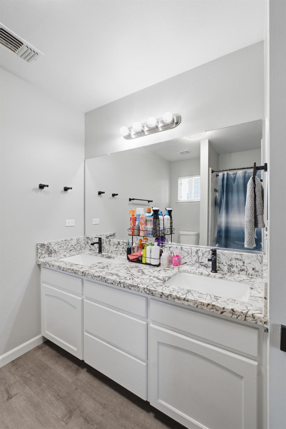 351 W Stanley Ave, Reedley, CA 93654