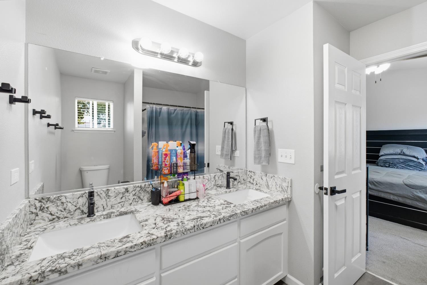 351 W Stanley Ave, Reedley, CA 93654