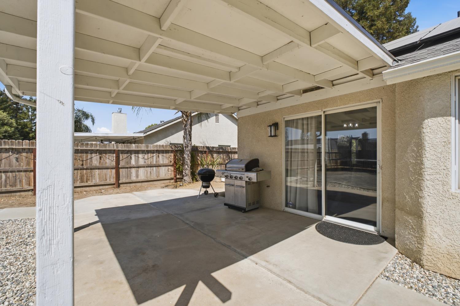 351 W Stanley Ave, Reedley, CA 93654