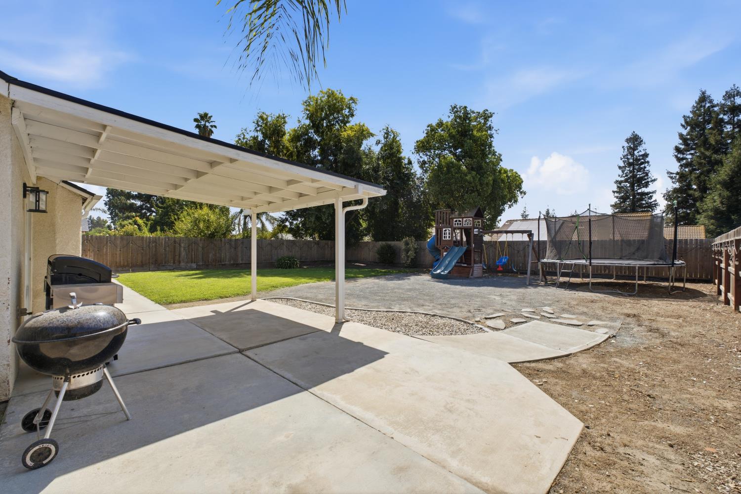 351 W Stanley Ave, Reedley, CA 93654
