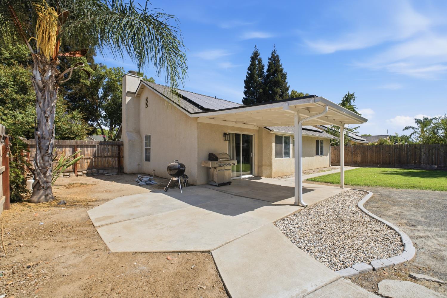 351 W Stanley Ave, Reedley, CA 93654