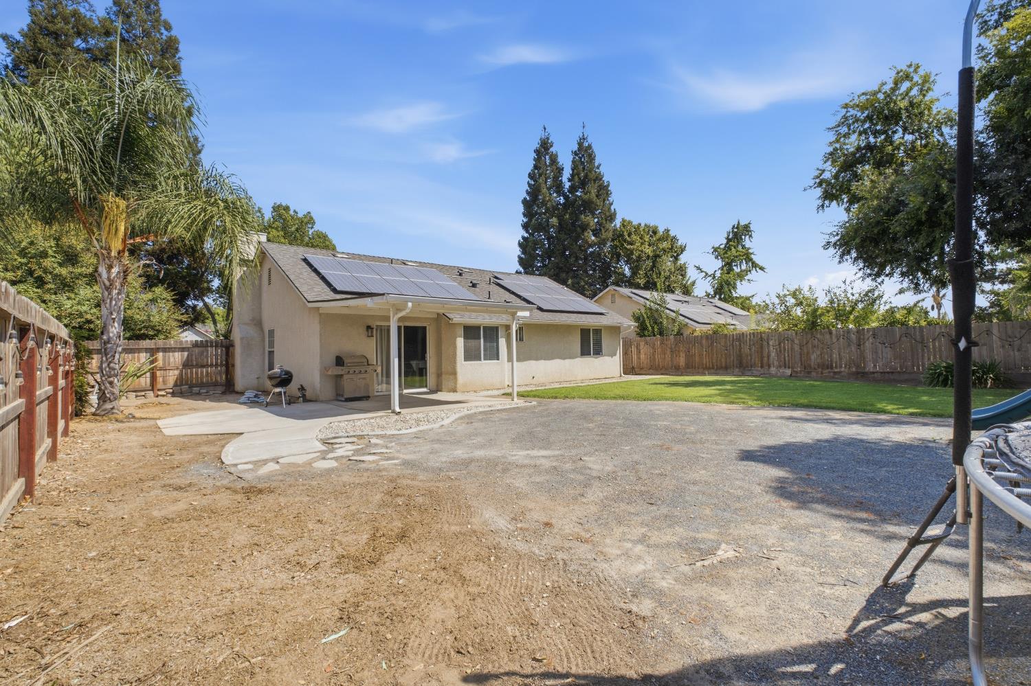 351 W Stanley Ave, Reedley, CA 93654