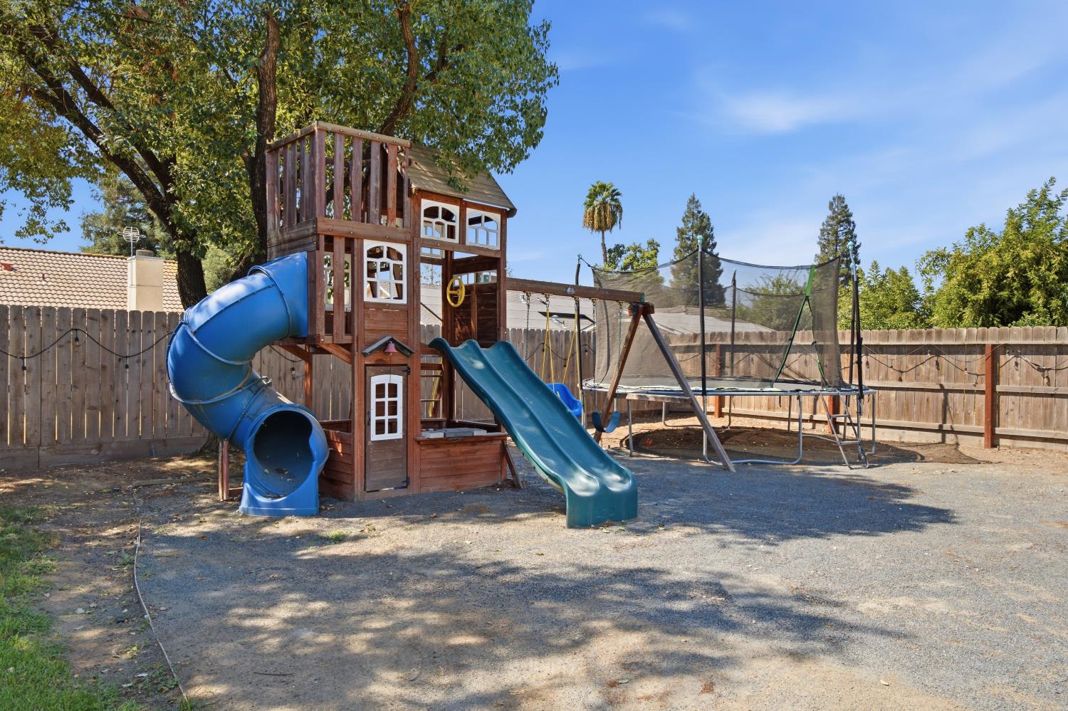 351 W Stanley Ave, Reedley, CA 93654