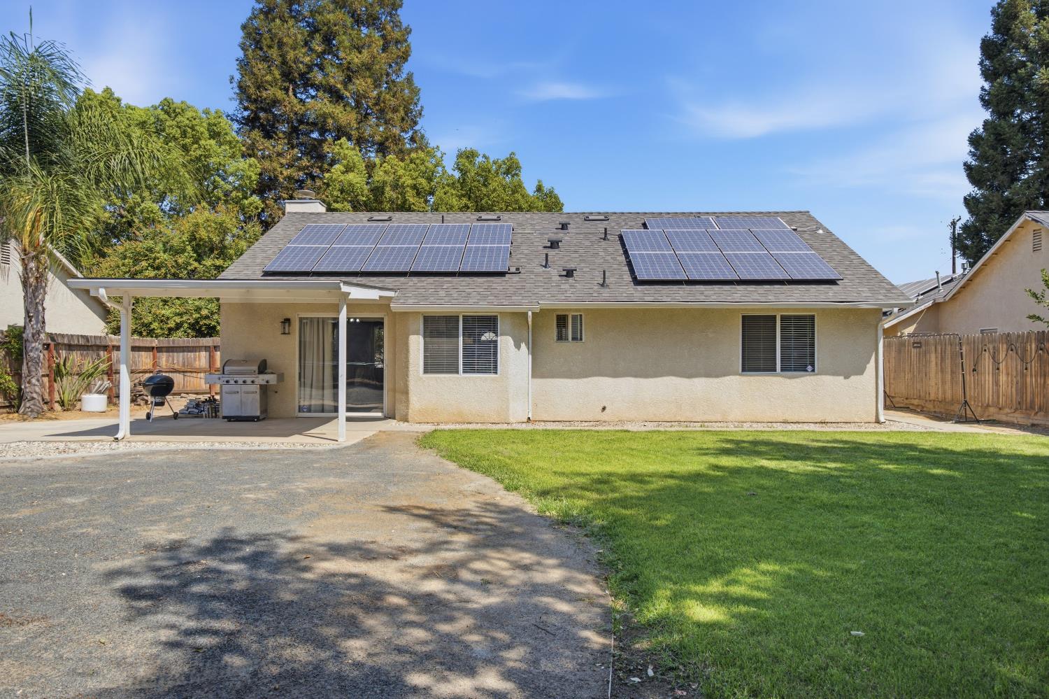 351 W Stanley Ave, Reedley, CA 93654