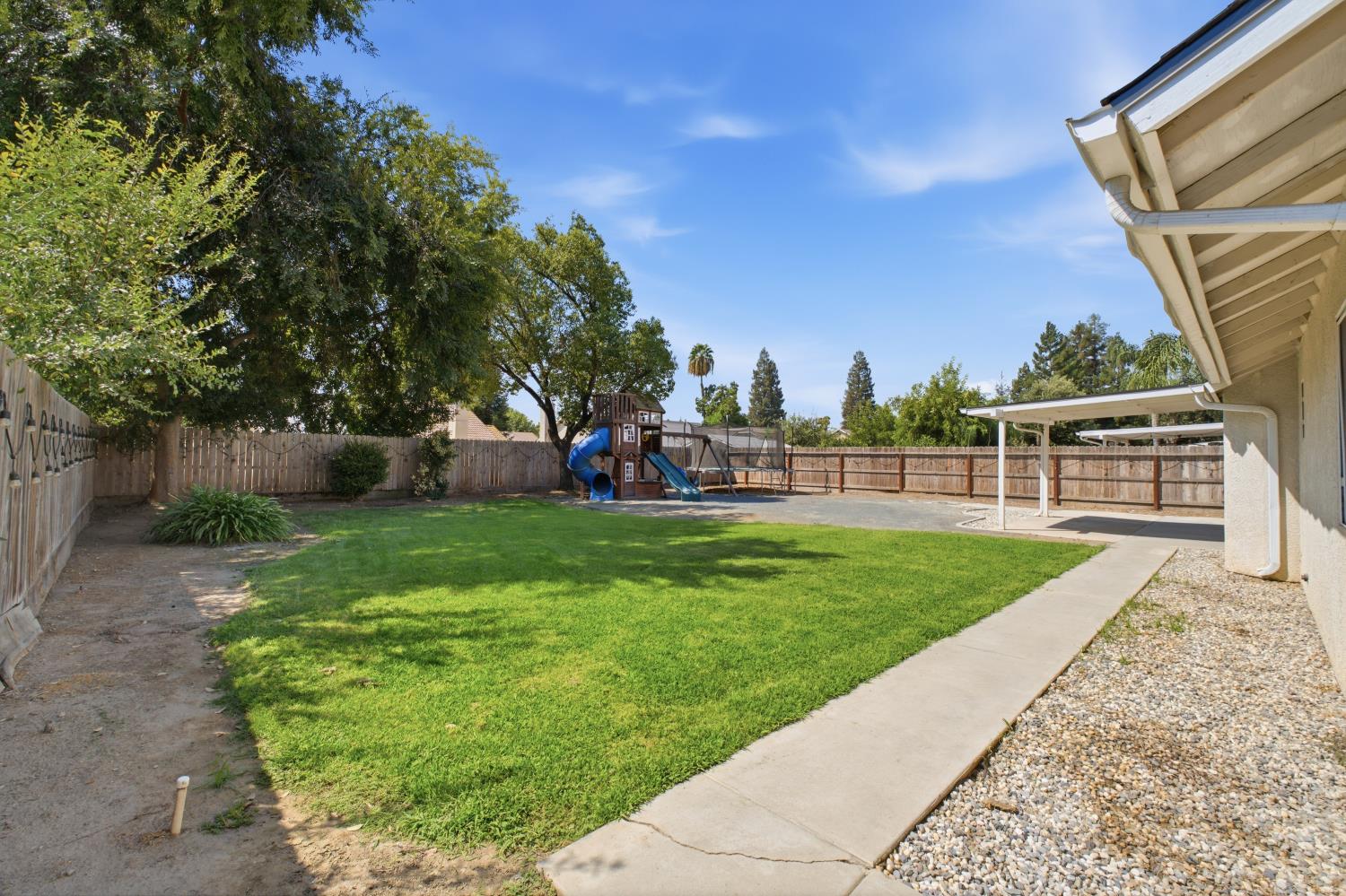 351 W Stanley Ave, Reedley, CA 93654