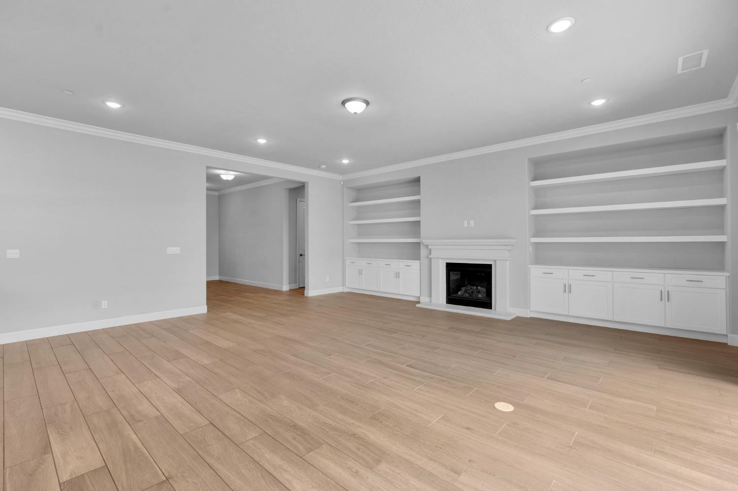 467 Heirloom Ln, Clovis, CA 93619
