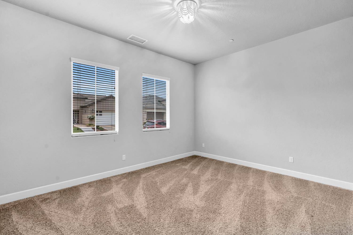467 Heirloom Ln, Clovis, CA 93619