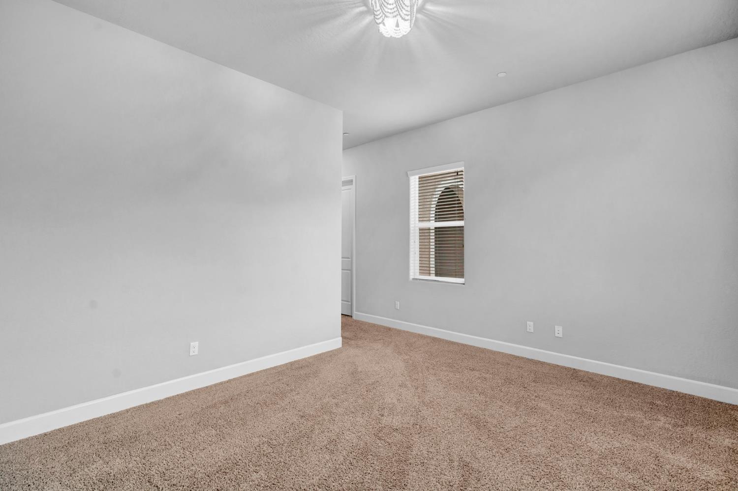 467 Heirloom Ln, Clovis, CA 93619