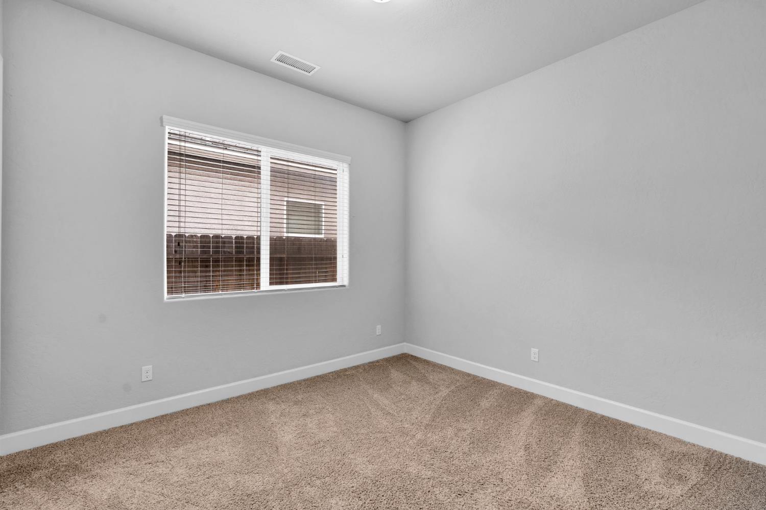 467 Heirloom Ln, Clovis, CA 93619