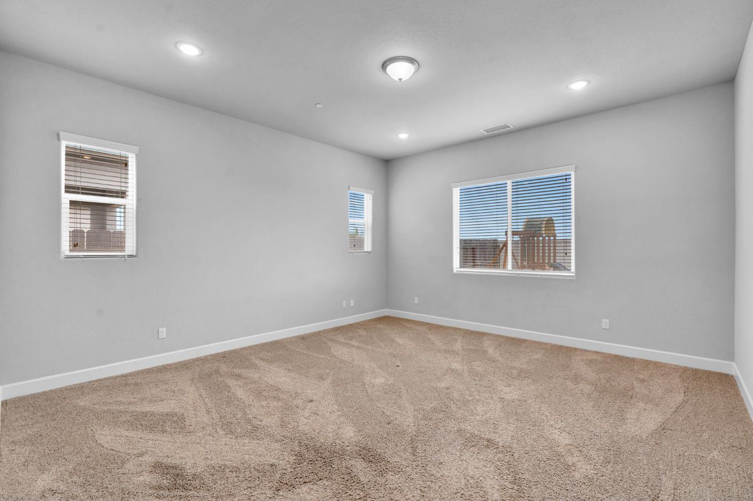 467 Heirloom Ln, Clovis, CA 93619