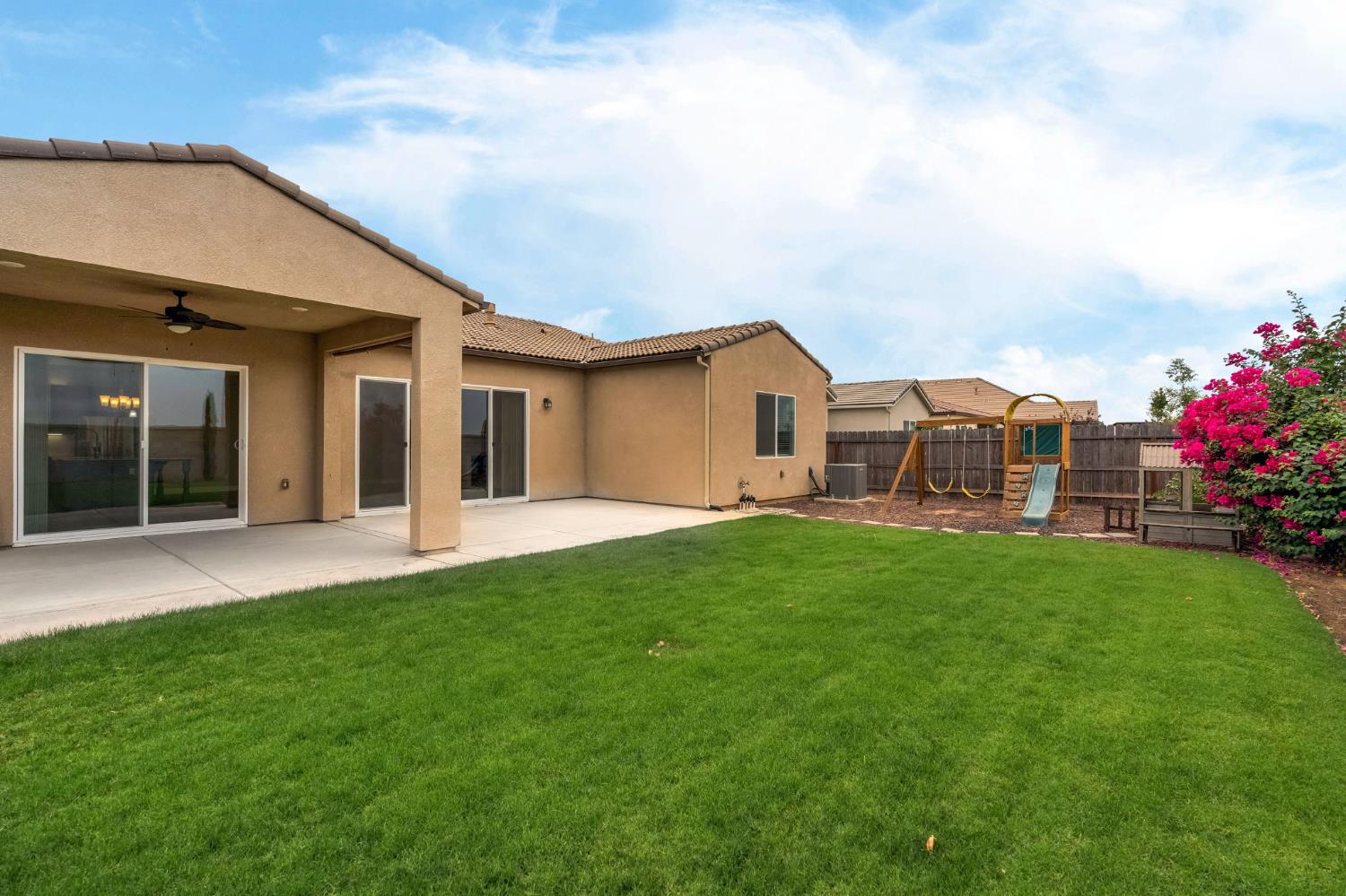 467 Heirloom Ln, Clovis, CA 93619