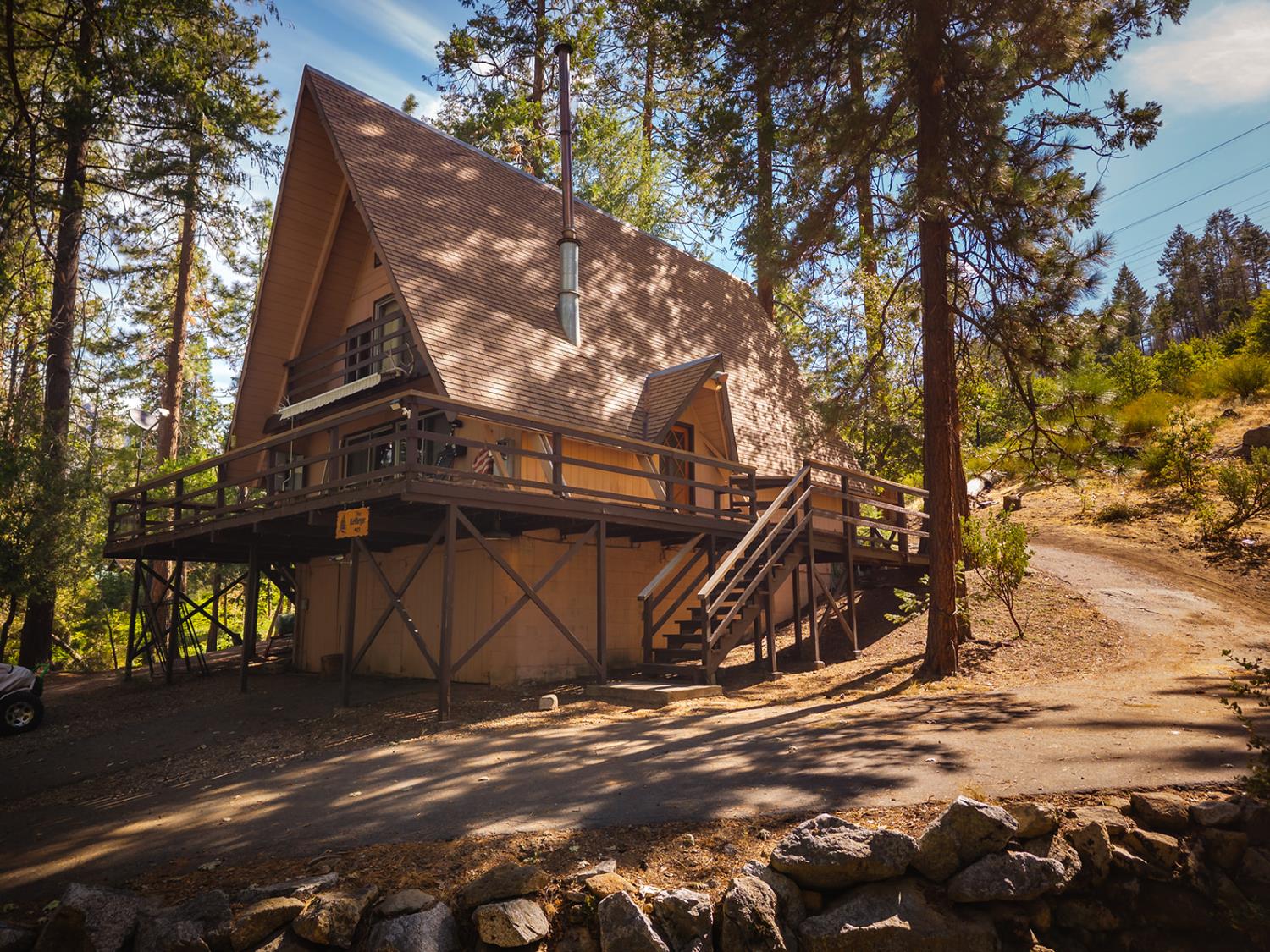 52147 Tiger Lily Ln, Shaver Lake, CA 93664
