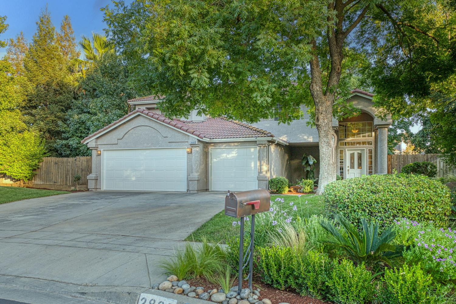 2889 McKelvy Ave, Clovis, CA 93611