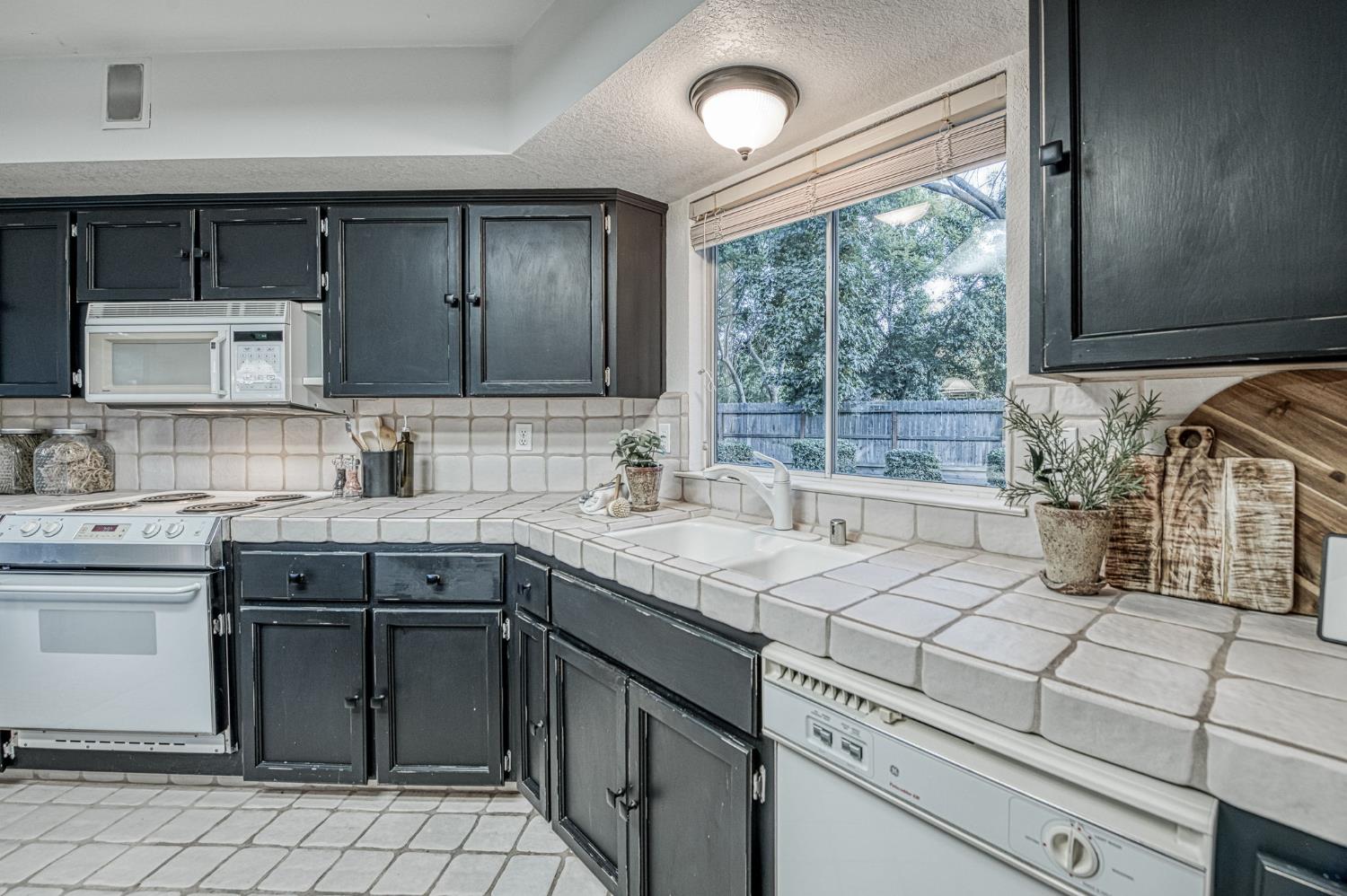 2889 McKelvy Ave, Clovis, CA 93611