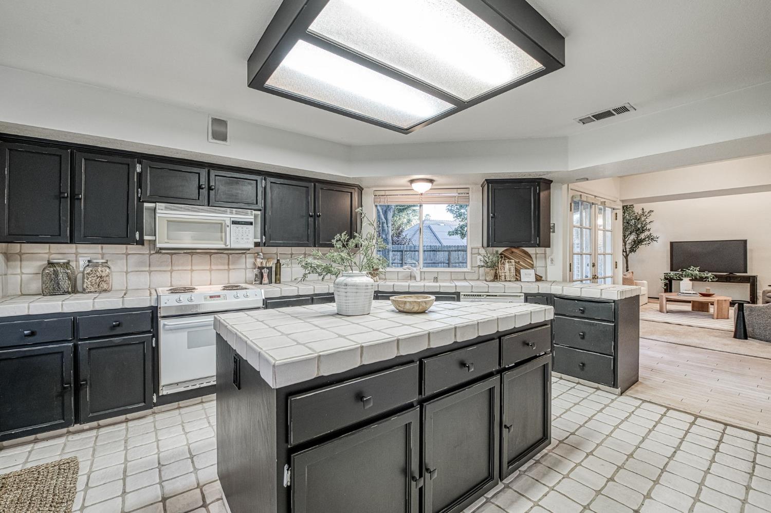 2889 McKelvy Ave, Clovis, CA 93611