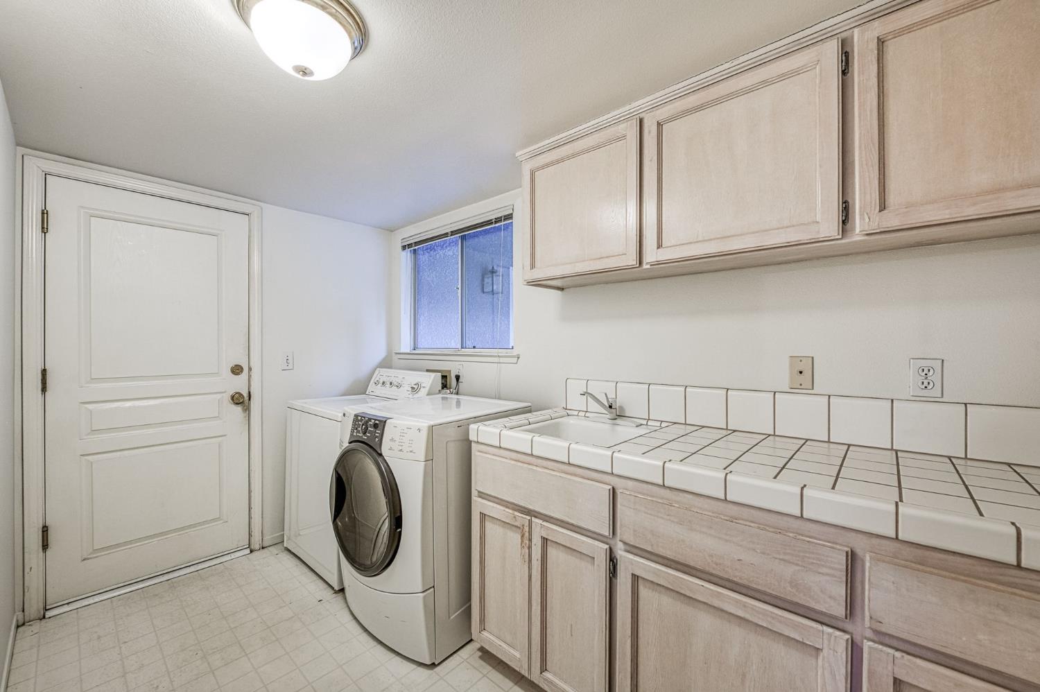 2889 McKelvy Ave, Clovis, CA 93611