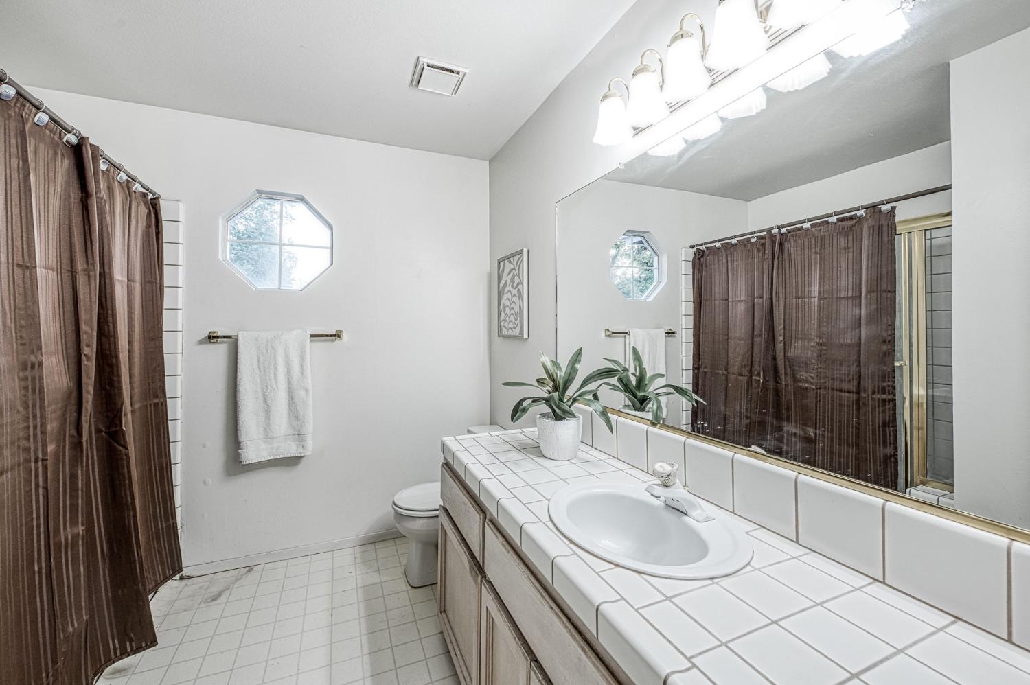 2889 McKelvy Ave, Clovis, CA 93611