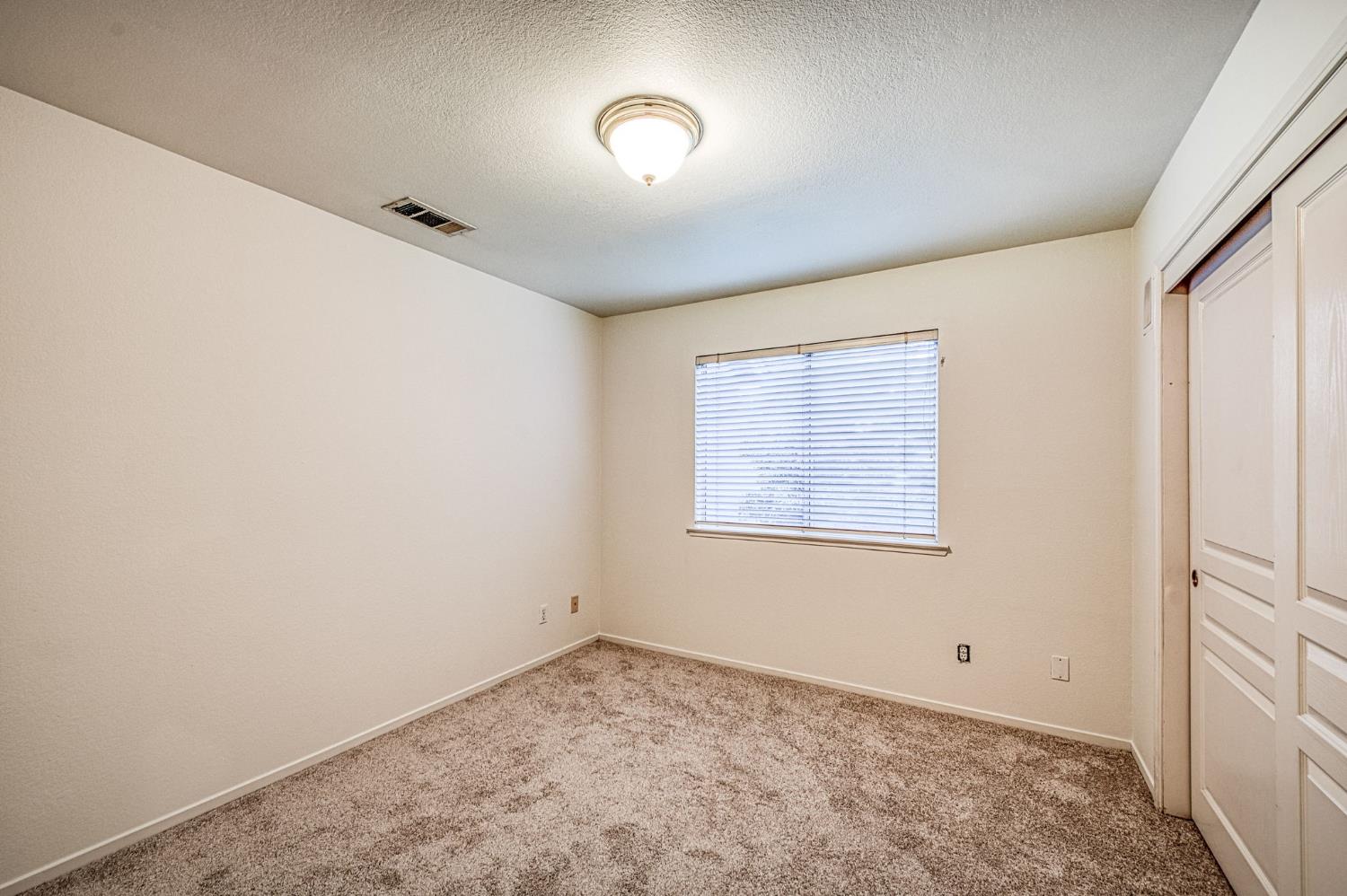 2889 McKelvy Ave, Clovis, CA 93611