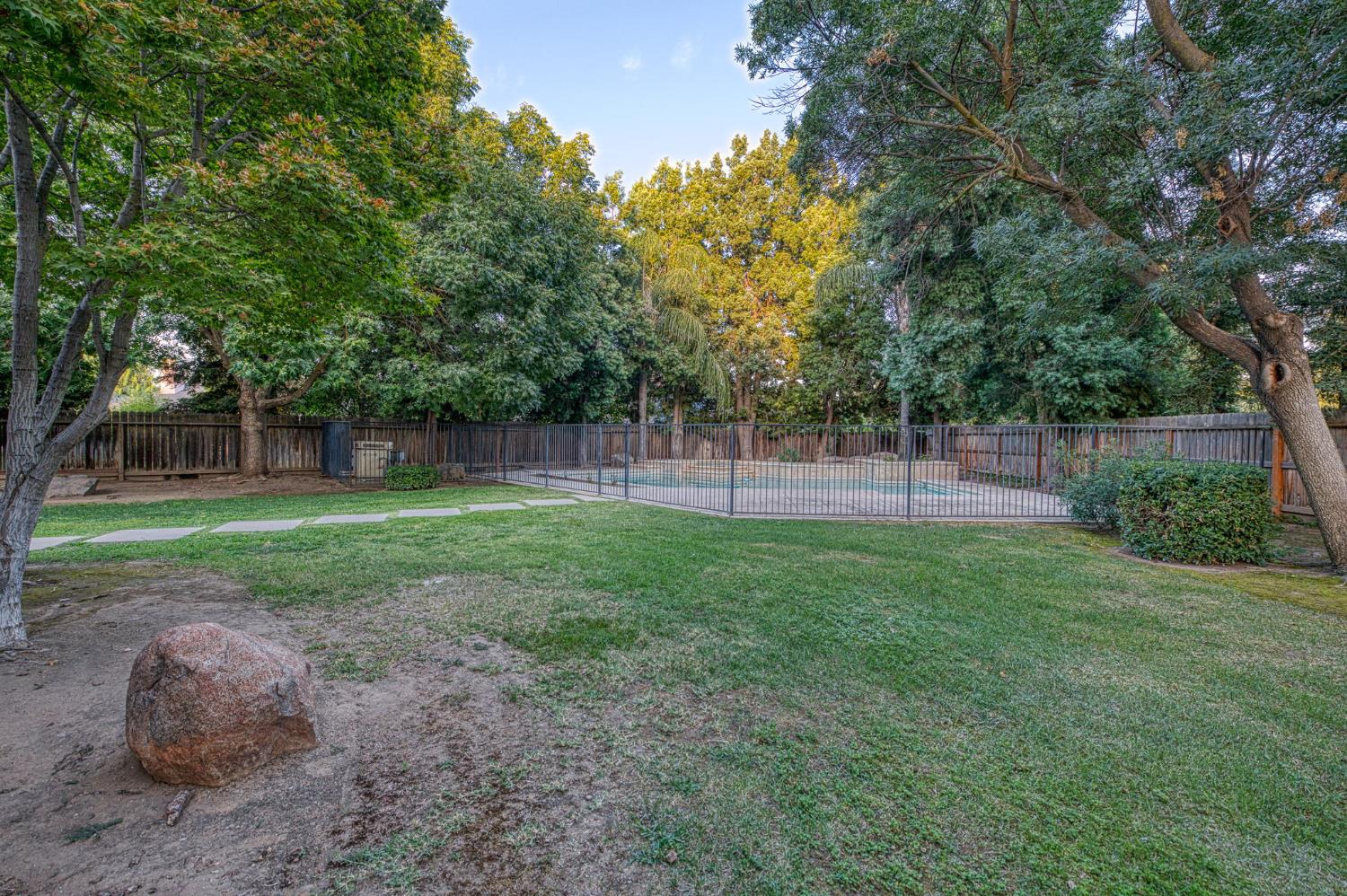 2889 McKelvy Ave, Clovis, CA 93611