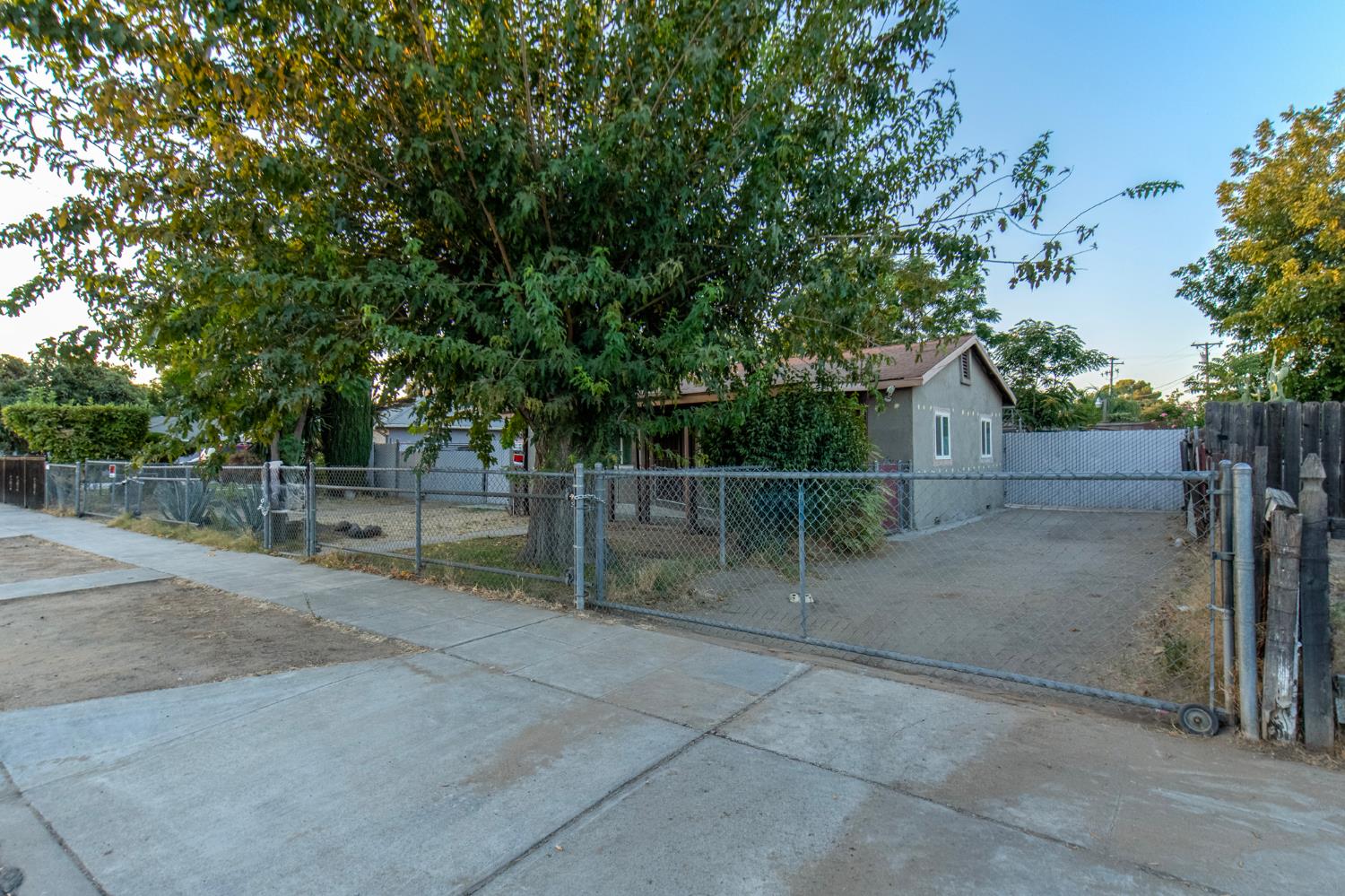 4432 E Lamona Ave, Fresno, CA 93703