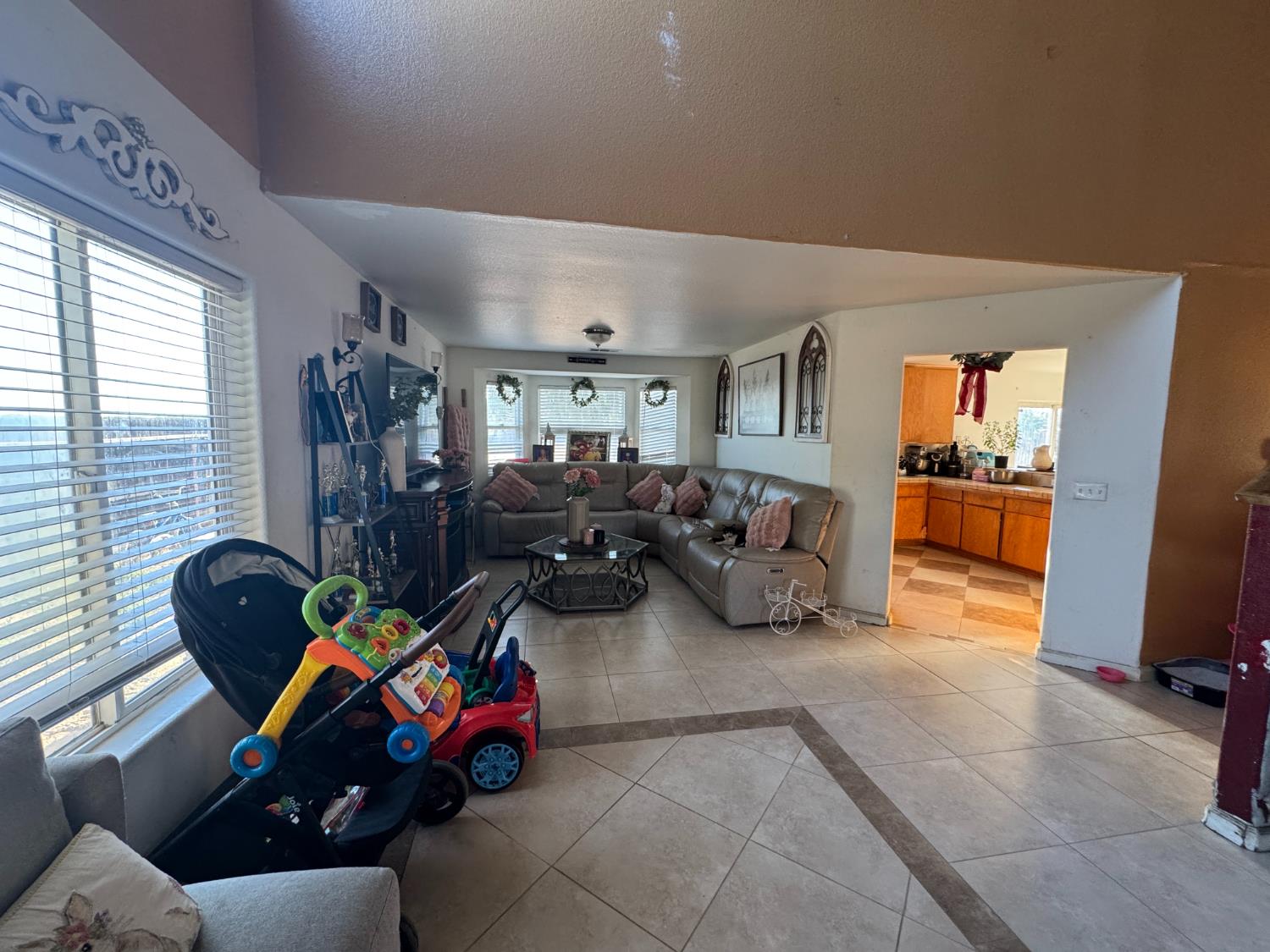8304 2nd St, San Joaquin, CA 93660