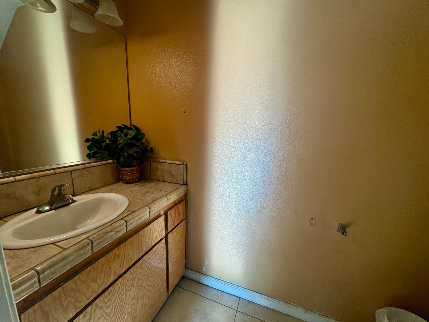 8304 2nd St, San Joaquin, CA 93660