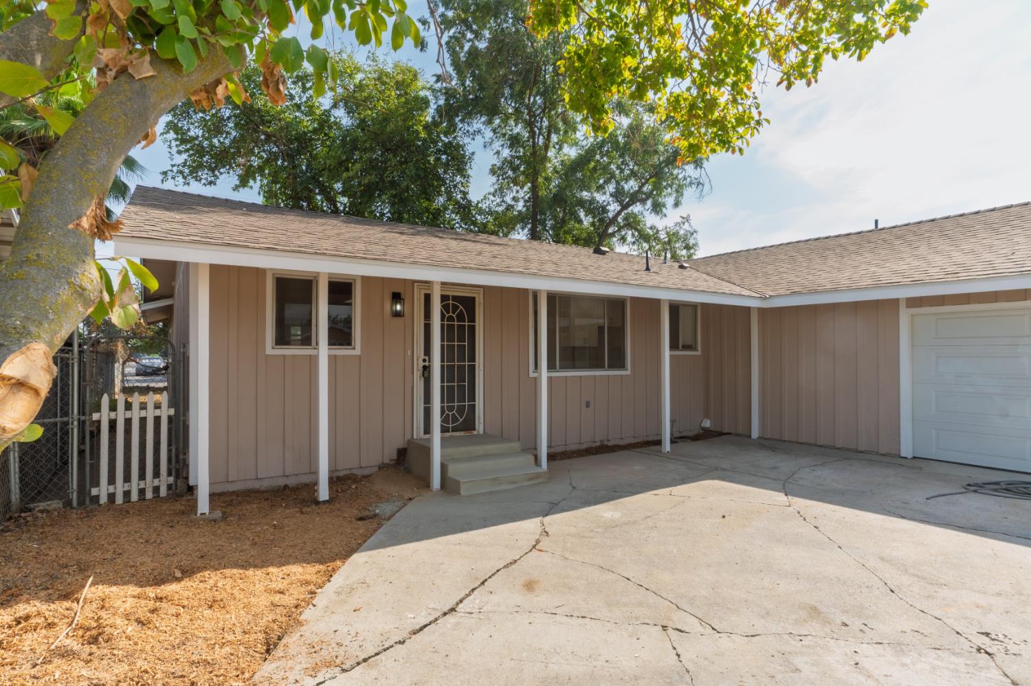 2085 Cabot Ave, Merced, CA 95348