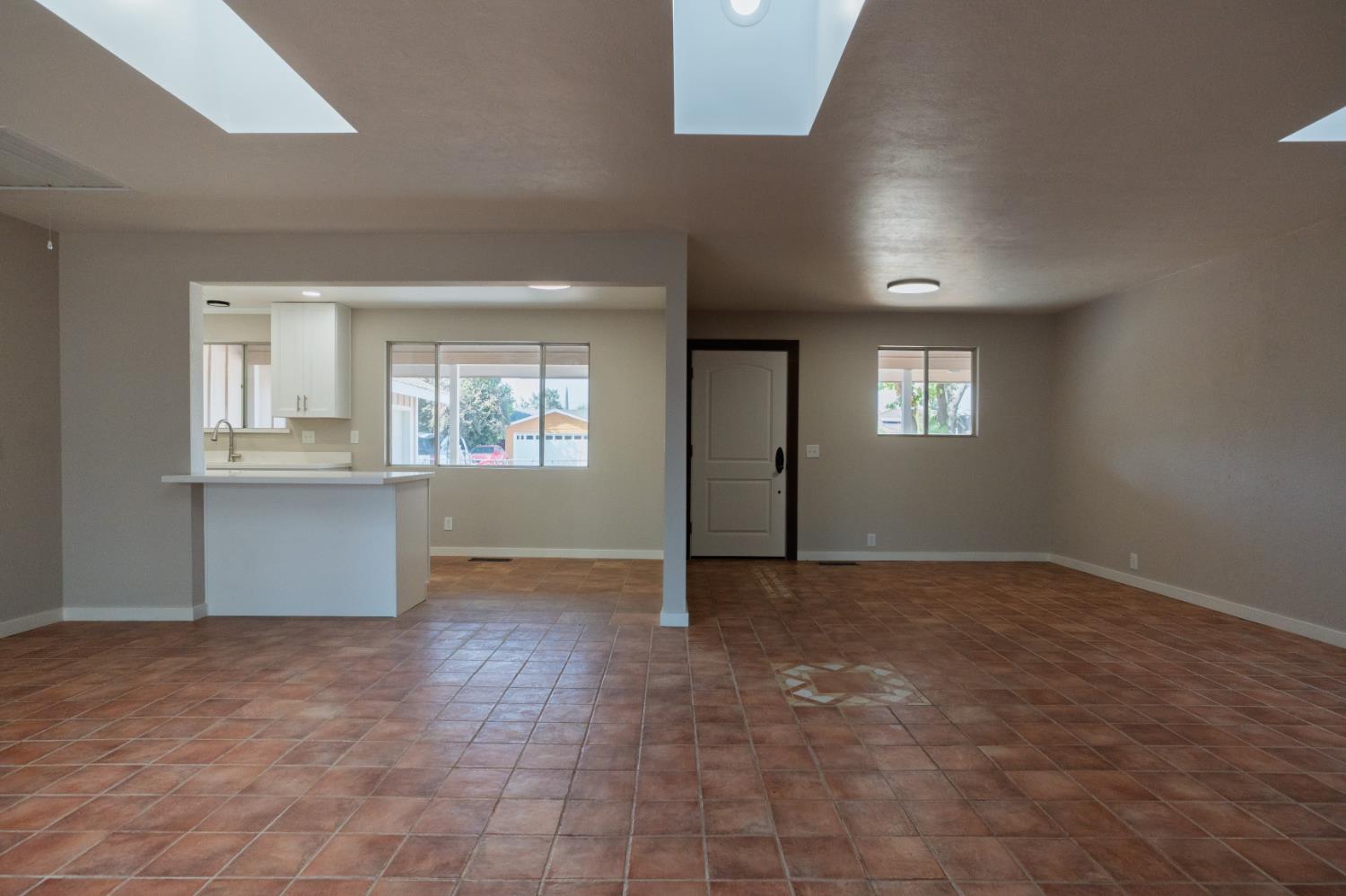 2085 Cabot Ave, Merced, CA 95348
