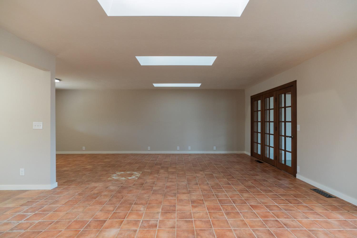 2085 Cabot Ave, Merced, CA 95348