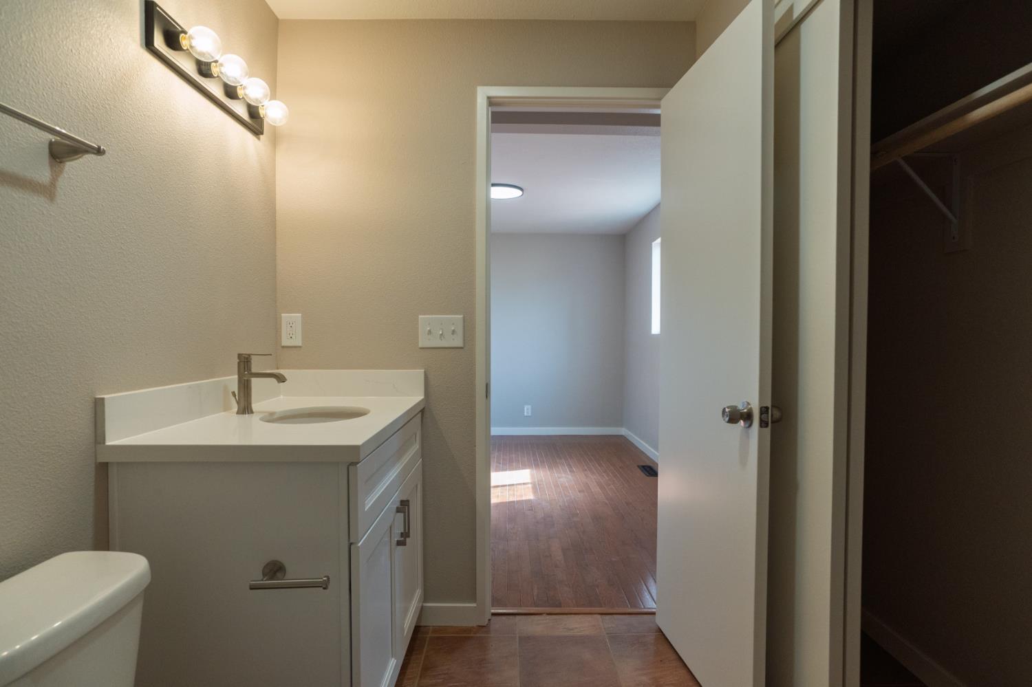 2085 Cabot Ave, Merced, CA 95348