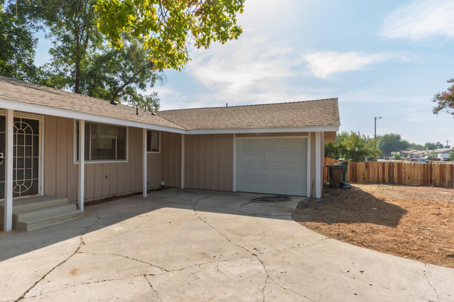 2085 Cabot Ave, Merced, CA 95348