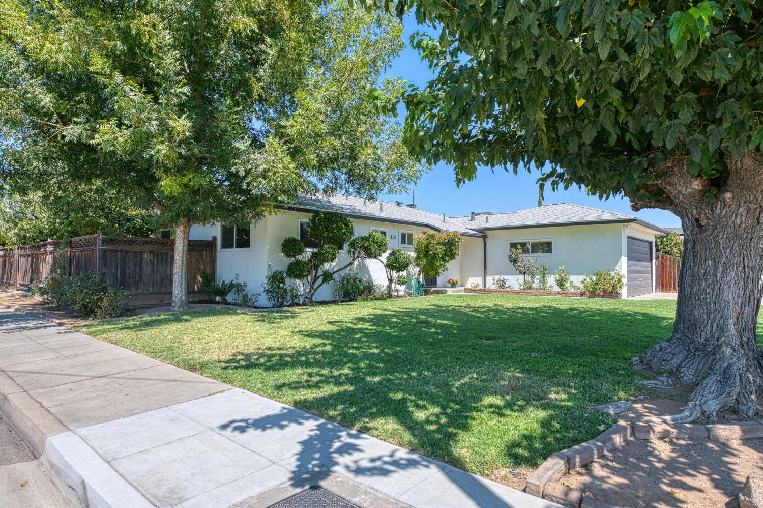 593 W Pico, Clovis, CA 93612