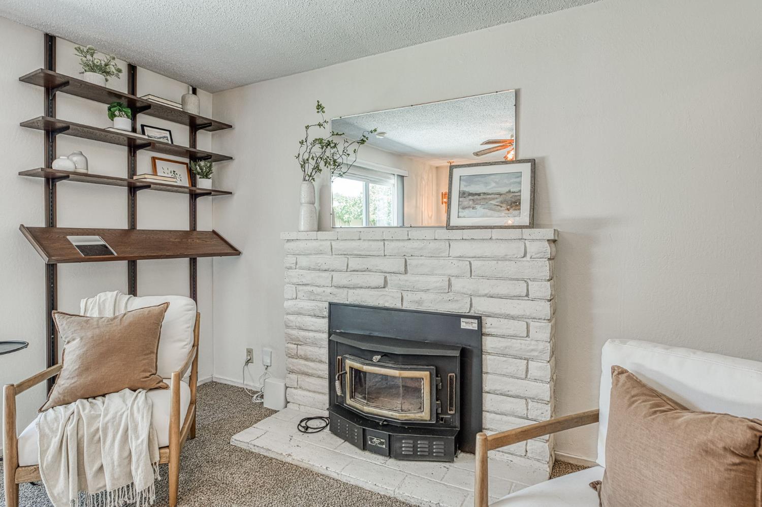 593 W Pico, Clovis, CA 93612