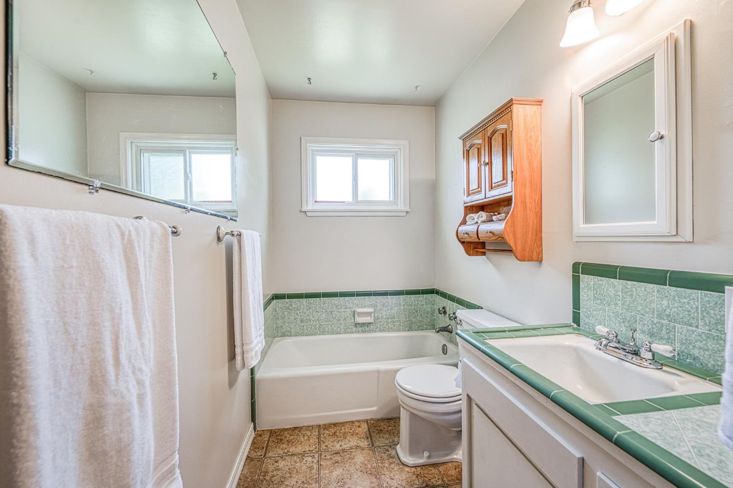 593 W Pico, Clovis, CA 93612
